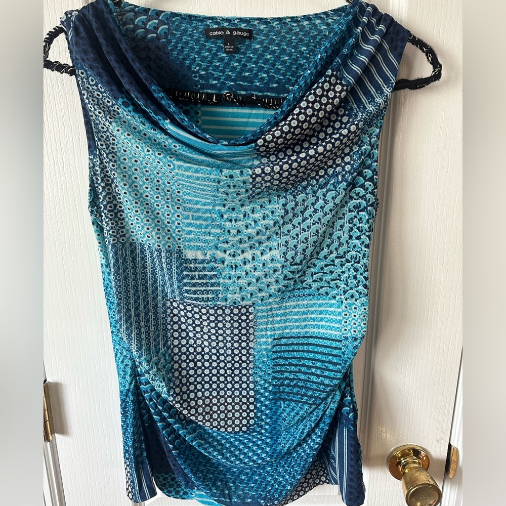 Women’s Cable and Gauge sleeveless blouse